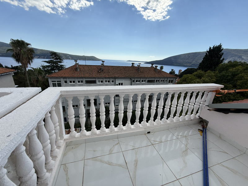 Kompletno potkrovlje u osnovi 80m2