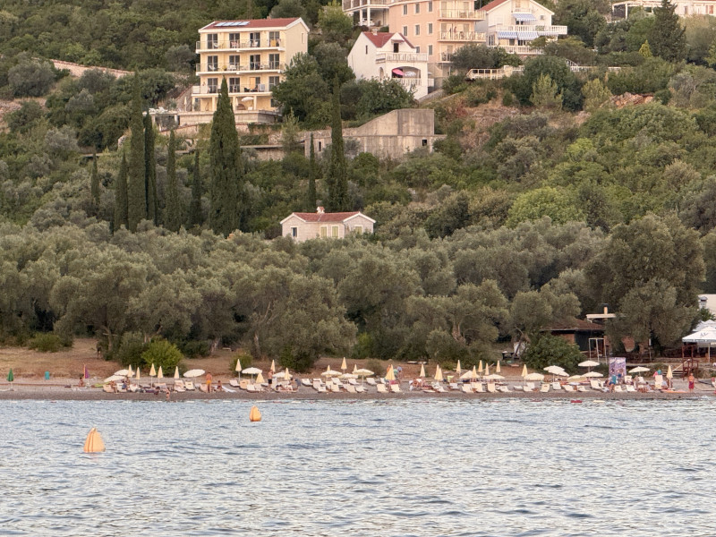 Kuca 130 metara od plaze Zanjice 1 minut do vode