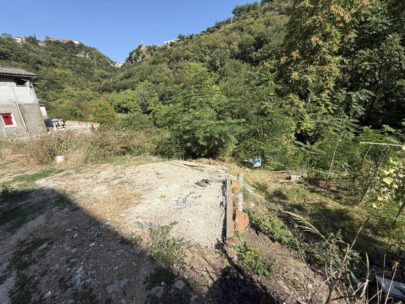 Jeftin plac u Nemiloj (Dubrava) u Herceg Novom