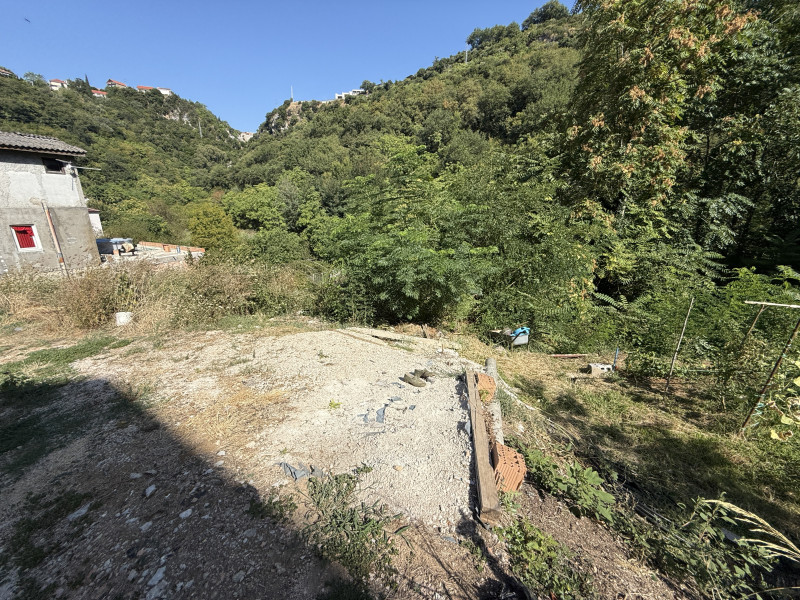 Jeftin plac u Nemiloj (Dubrava) u Herceg Novom