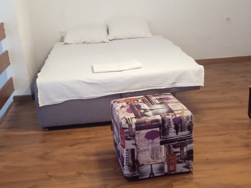 Trosoban stan blizu mora 180000